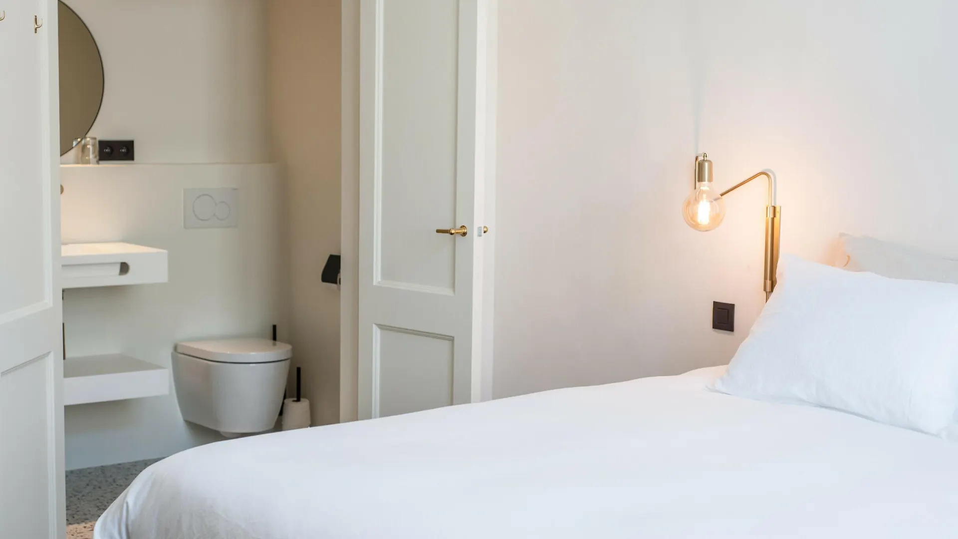 Alojamento de Acomodação e Pequeno-almoço B'Guest Sleep & Retreat Acomodação com café da manhã Bruges