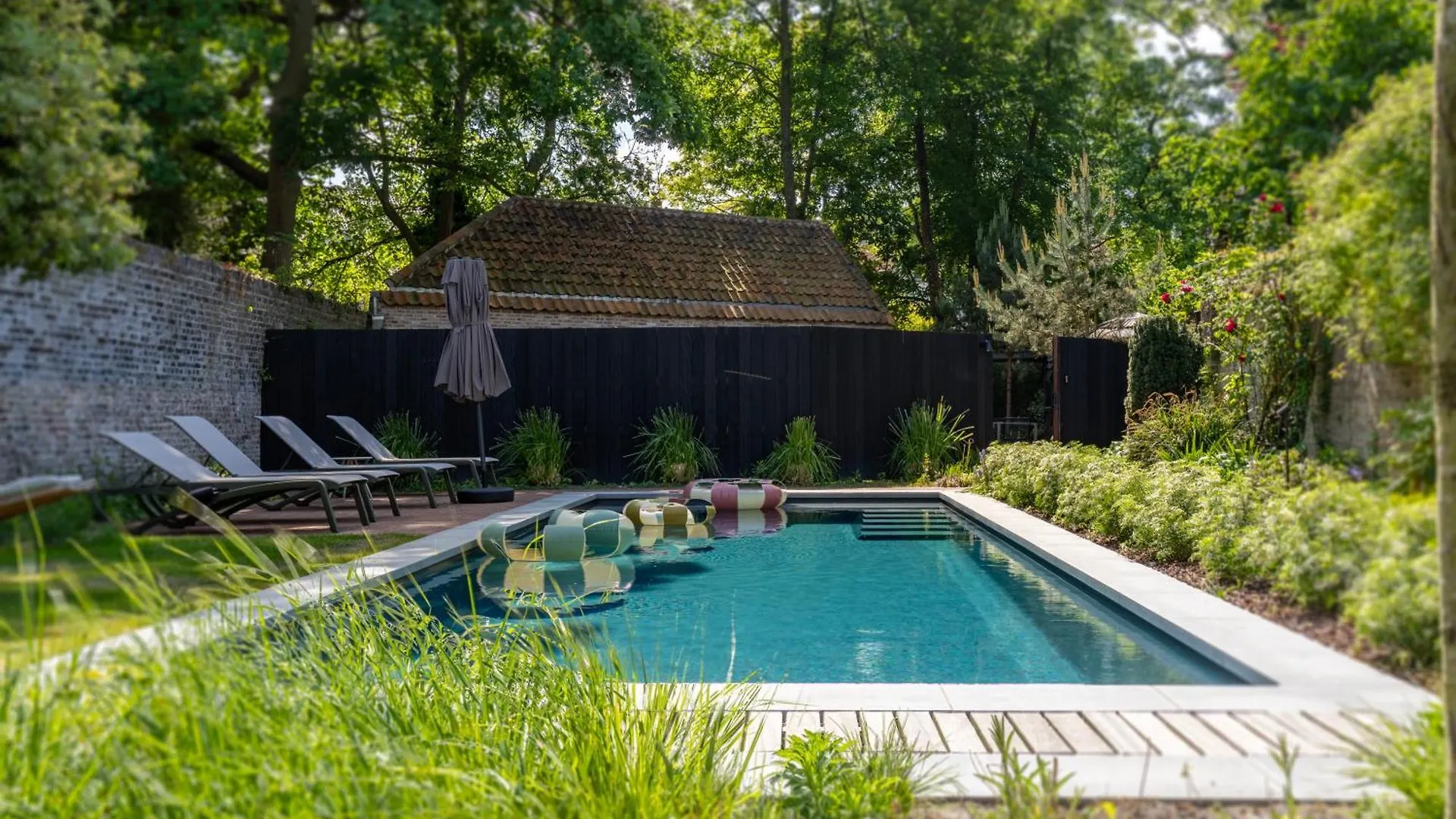 Bed & Breakfast Bed and Breakfast B'Guest Sleep & Retreat Bruggy